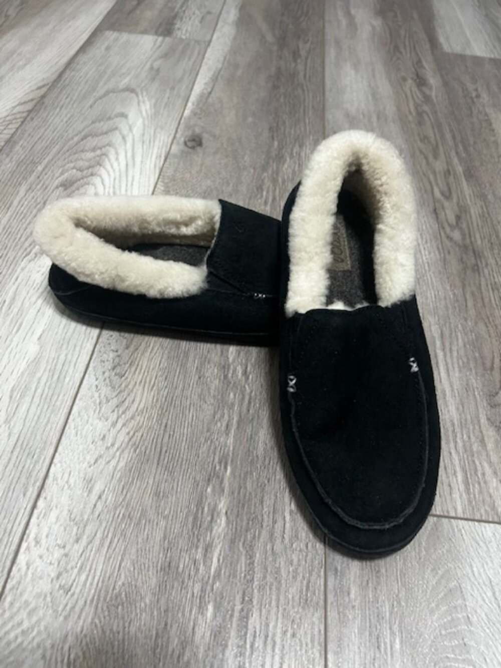 OluKai Slippers